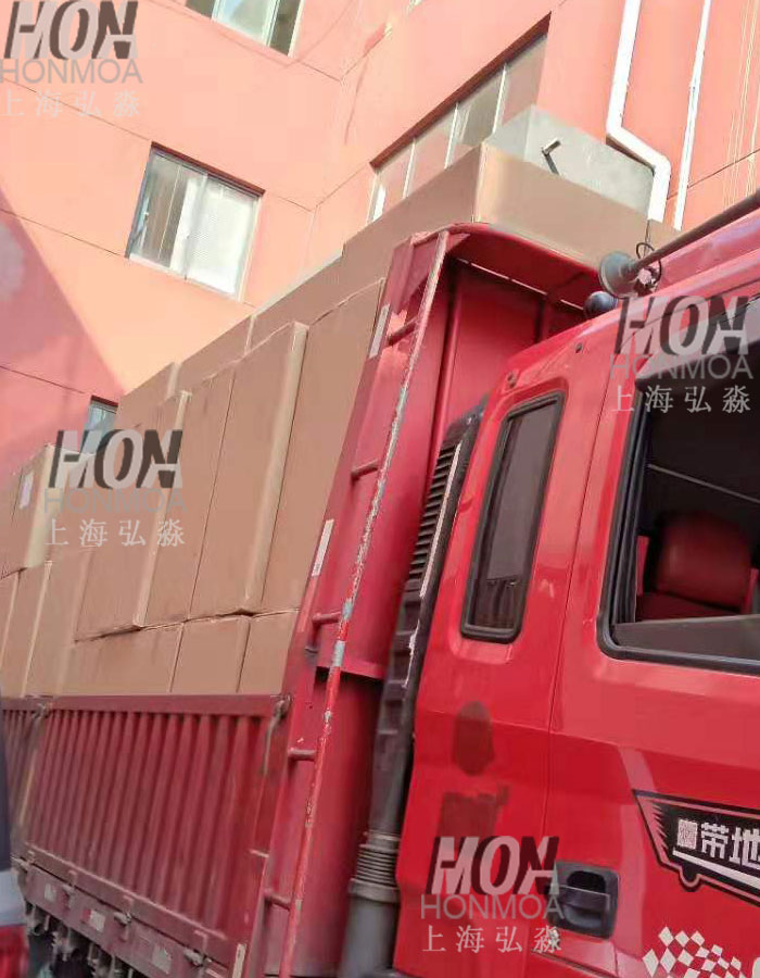 亞克力道具裝車現(xiàn)場